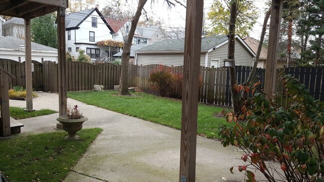 6150 N Greenview Ave Unit 1