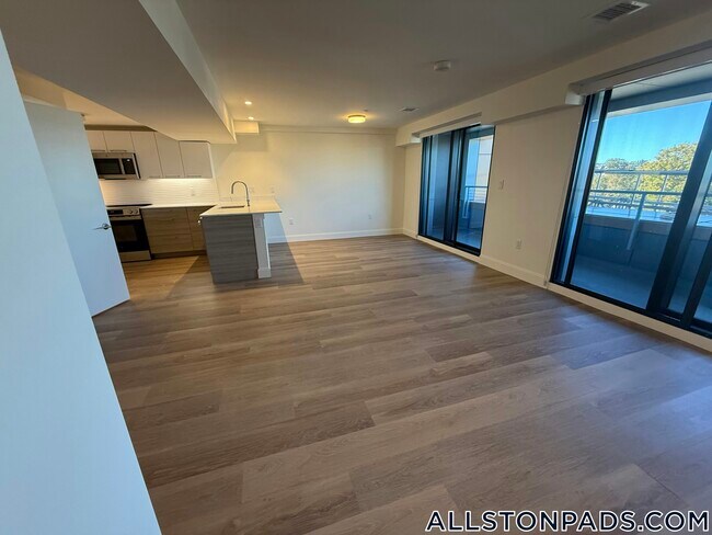 Photo - 1079 Commonwealth Ave Unidad 450