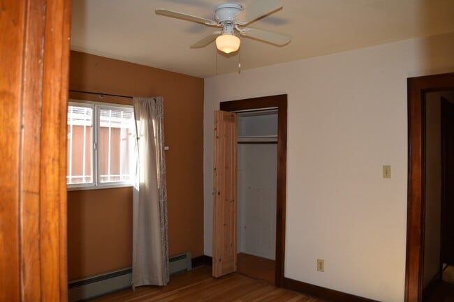 Building Photo - 422 Vassar Dr SE Unit B Rental