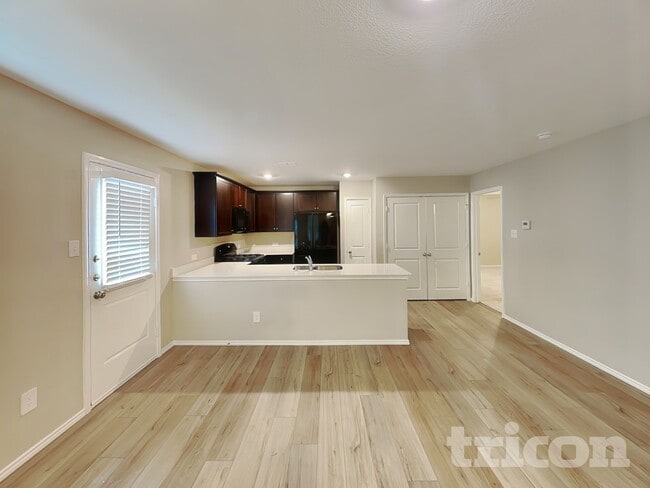 Photo - 2603 Khaju Grv