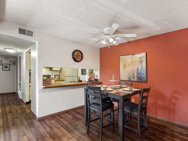 ¡Excelente para el entretenimiento! - The Retreat at Woodridge Apartments