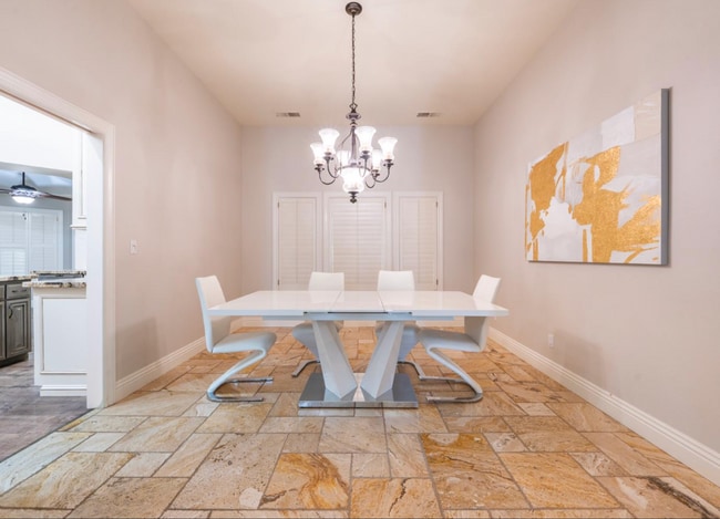 Photo - 585 E Chesapeake Cir