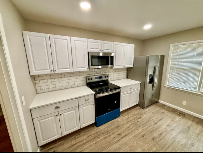 Building Photo - 4202 Cloverdale Dr NW