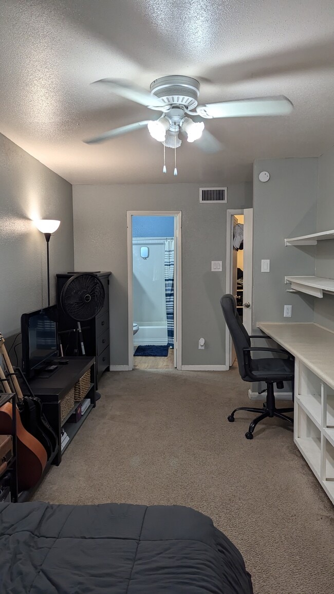 2BR, 2BA - 950SF - Bedroom - Blackstone Apartments