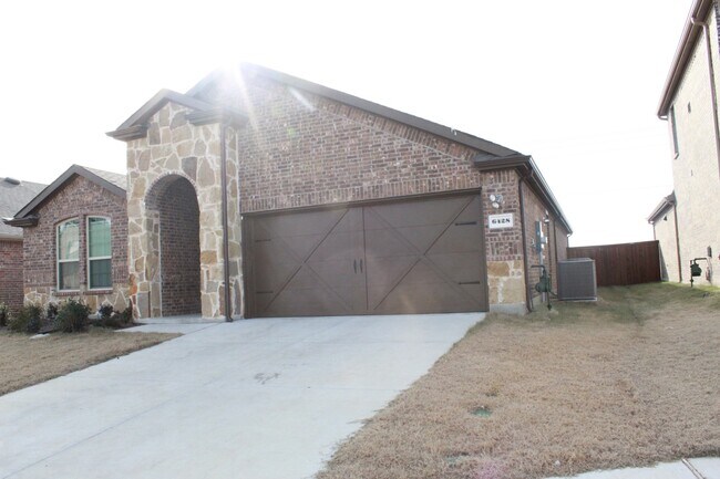 Photo - 6428 Yorkdale St