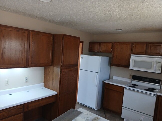 Photo - 3 bdrm, 2.5 bath, 2 car garage House For Rent