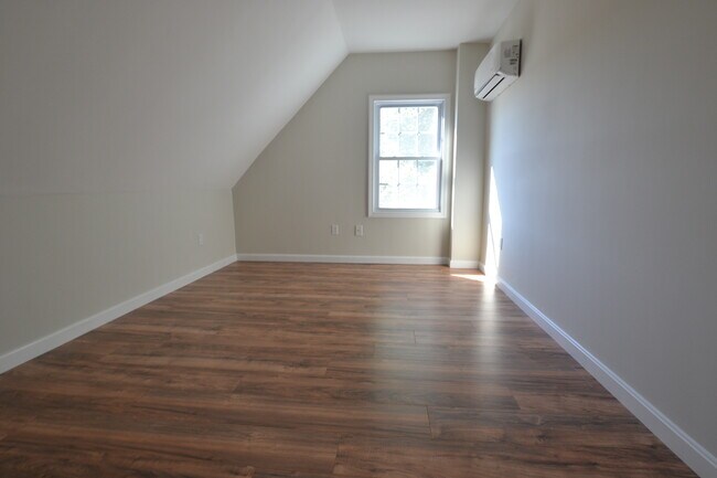 Photo - 11 Ranelegh Rd Unit 2