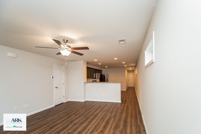 Photo - 335 Noble Ln