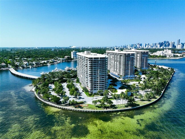 Photo - 1 Grove Isle Dr Unidad A310 Rental
