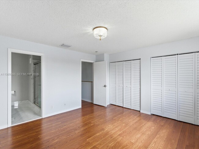 Building Photo - San Simeon Circle, Weston, FL 33331 - 4 BR 2.5 BA townhouse