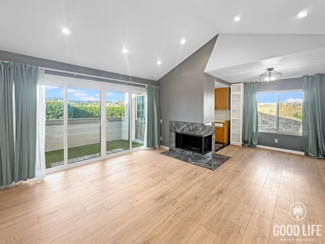 Building Photo - Spacious 2 BD- 2 BA Condo w/ Large Private Balcony, AC, and In-Unit W/D! Unit 203