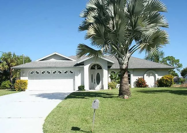 Building Photo - Beautiful home with private dock!