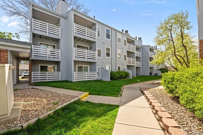 Building Photo - Metro Denver Condo with all the amenities Unit D304