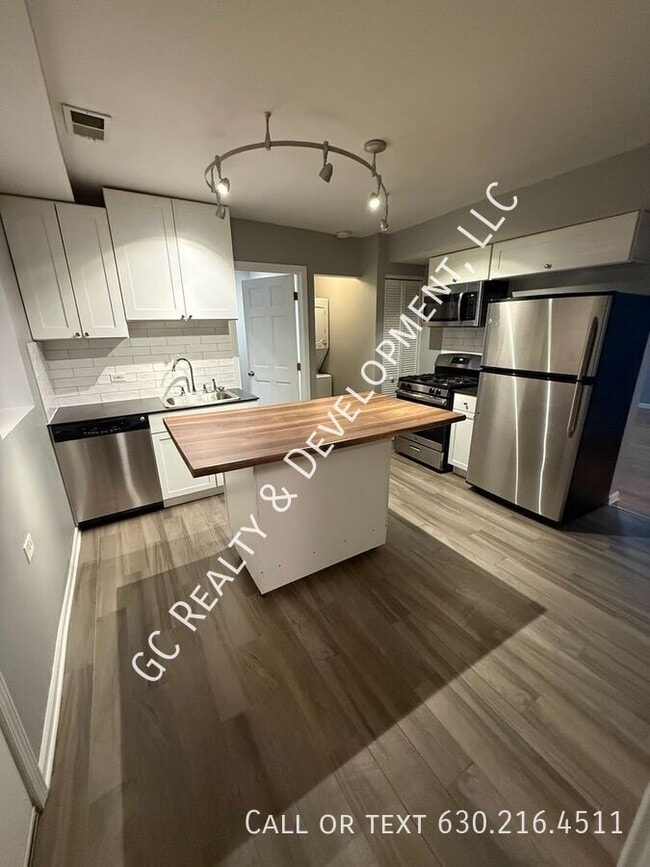 Photo - 3266 W Wrightwood Ave Unidad G