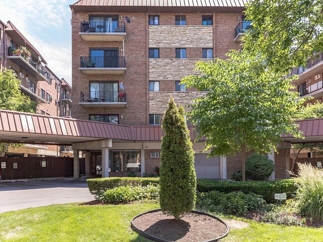 Building Photo - 2325 N Neva Ave Unit 104B
