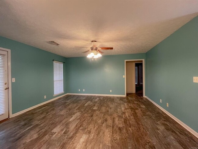 Photo - 121 Hickory Trail