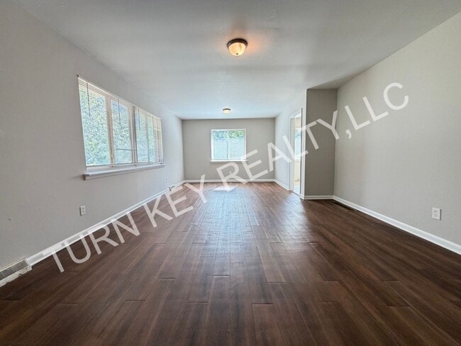 Photo - 320 Park Rd