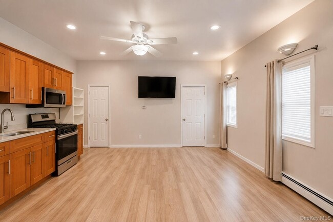 Photo - 887 Pine St