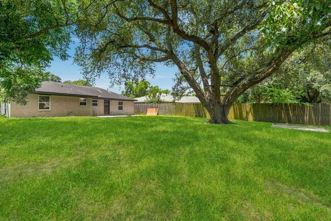 Photo - 913 Meadowlane St