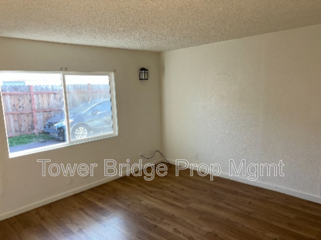 Photo - 2740 Crosby Way