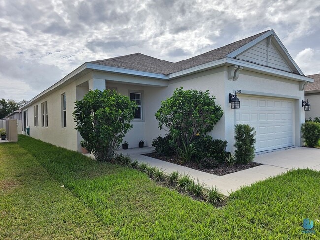 Photo - Beautiful 3 Bedrooms 2 Bathrooms Home for Rent in Tarpon Springs, FL