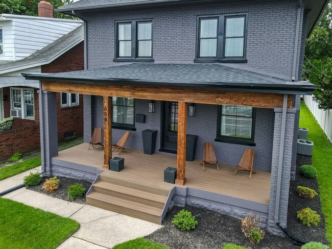 Building Photo - 608 N Front St