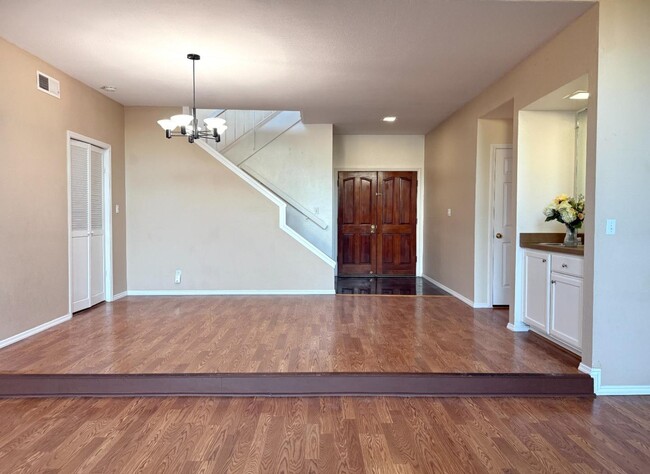 Photo - 976 De Soto Ln