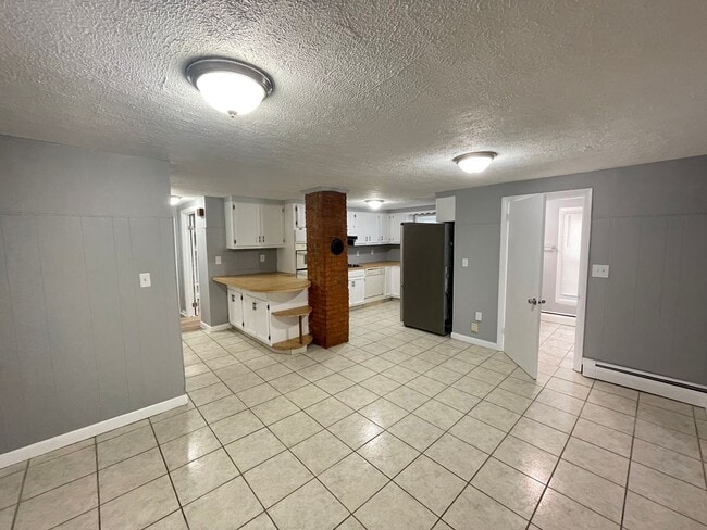 Building Photo - 266 Douglas St Unit 1