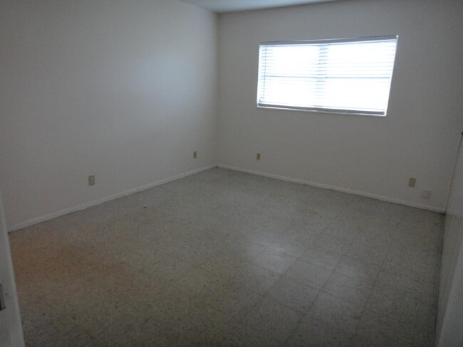 Photo - 2527 Emory Dr W Unidad G