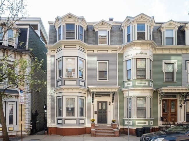 Building Photo - 45 Old Harbor St