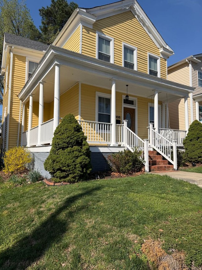 Building Photo - Beautifully Renovated Swansboro Home
