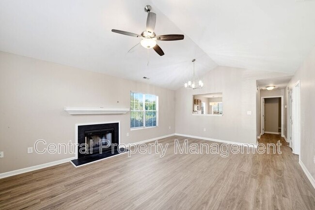 Photo - 320 Woodruff Park Ln