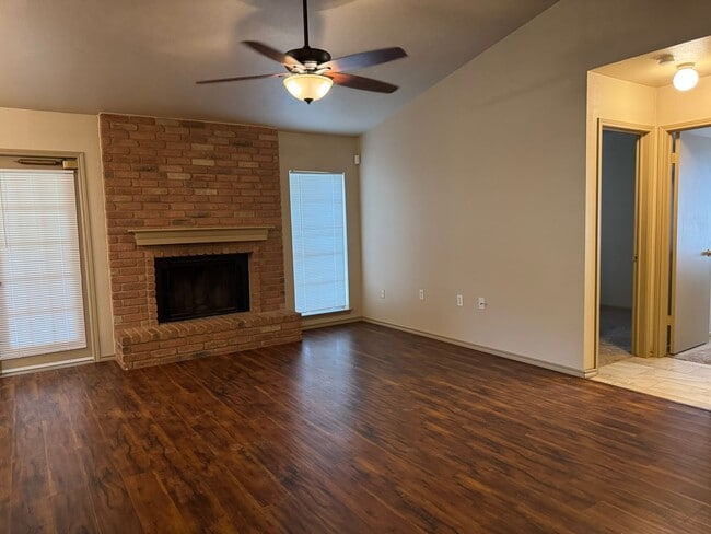Photo - 8214 Spring Town St