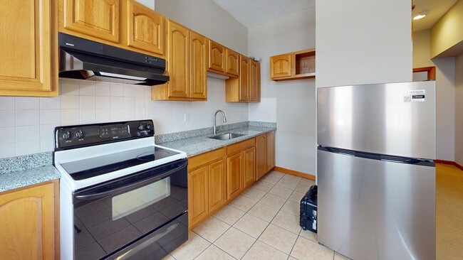 Building Photo - 97 Hudson St Unit 2