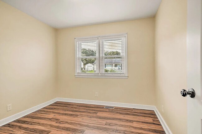 2361 Hiwassee Dr