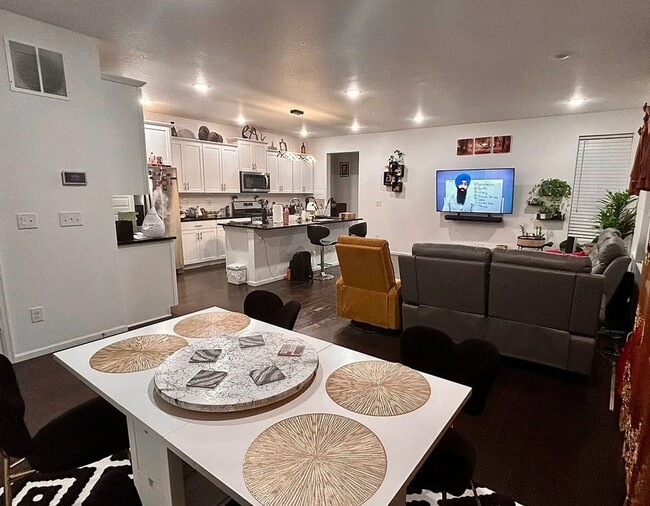 Photo - Senderos Creek 3bd paired home