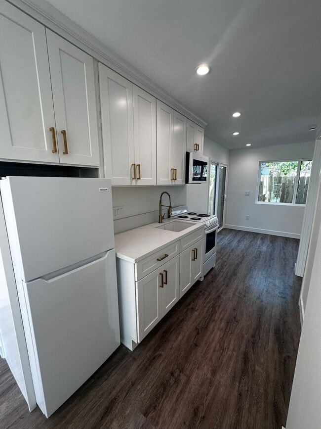 Building Photo - 611 Silver Strand Blvd Unit 3