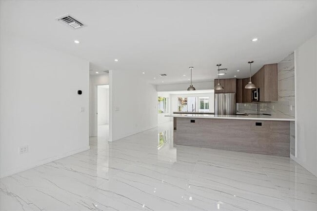 Photo - 2201 NE 9th Ave