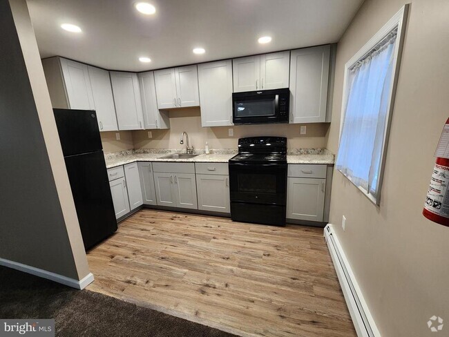Building Photo - 1815 Chain St Rental
