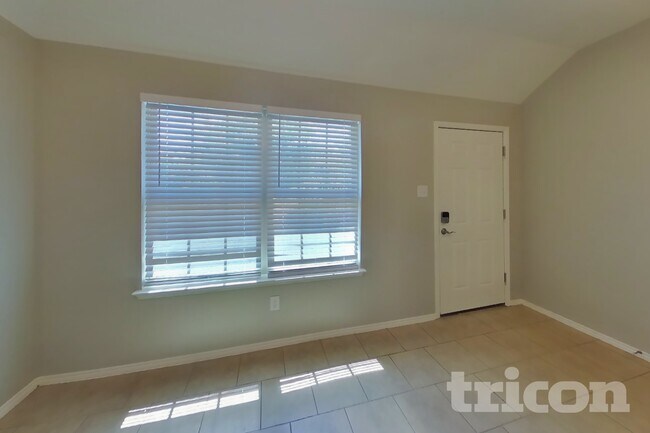 Photo - 1216 Honeywood Ln