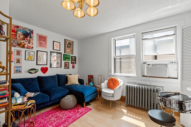 Building Photo - 2507 N Sawyer Ave Unit 2R Rental