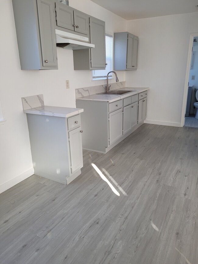 Building Photo - 154 E 54th St Unit #4 Rental