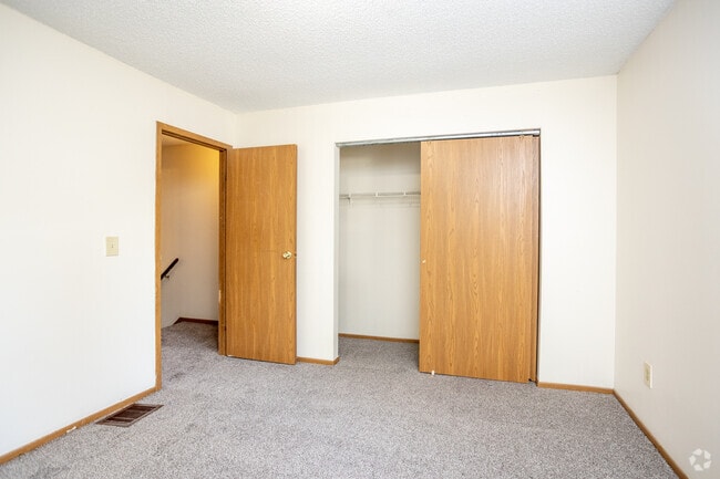2BR, 1.5BA - 1,050 SF - Quatz