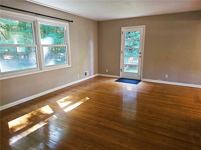 Photo - 354 Marsh Rd