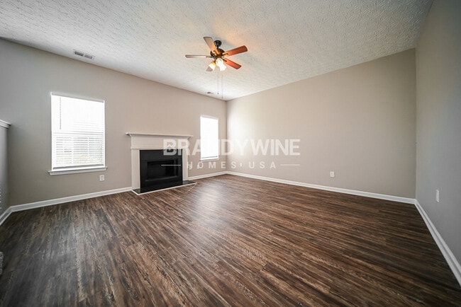 Photo - 801 Lake Chase