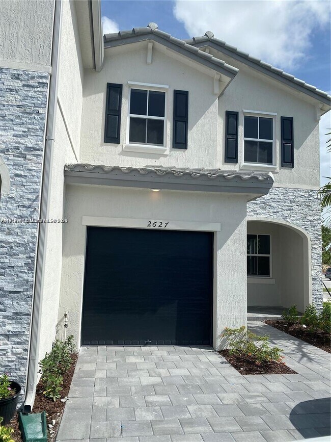 Photo - 2627 SE 12th St