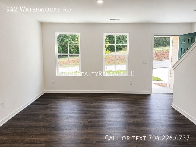 Photo - 942 Waterworks Rd