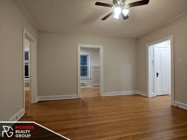 Building Photo - 4208 N Clark St Unit B4222 - #2 Rental