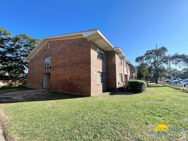 Building Photo - Great 2 Bedroom Home in Fort Walton Beach!