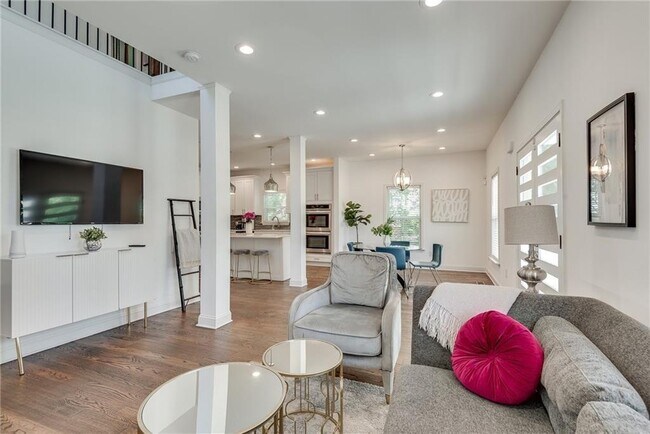 Photo - 2115 Cavanaugh Ave SE